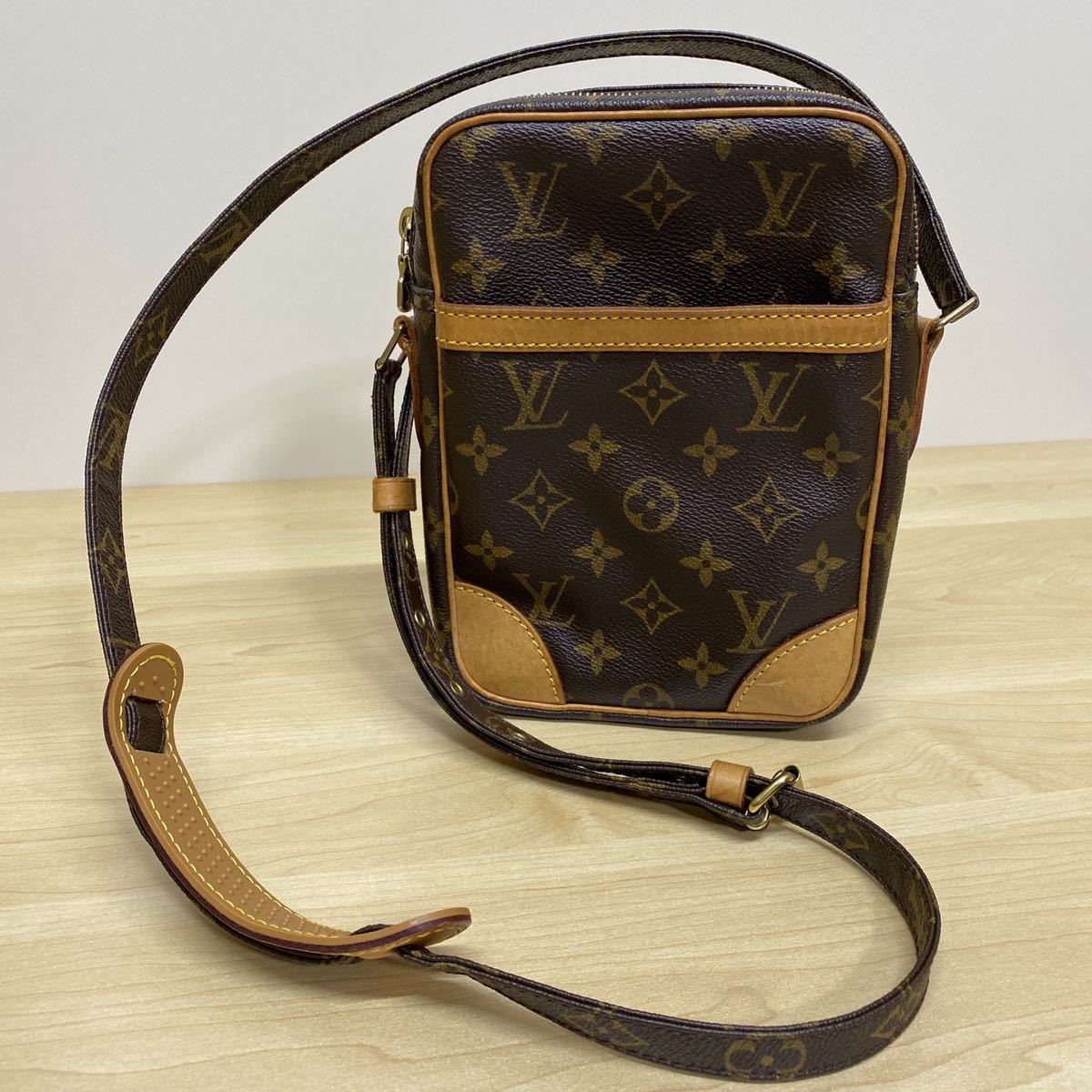 LOUIS VUITTON ルイヴィトン モノグラム ショルダーバッグ ダヌーブ ポシェット _画像1