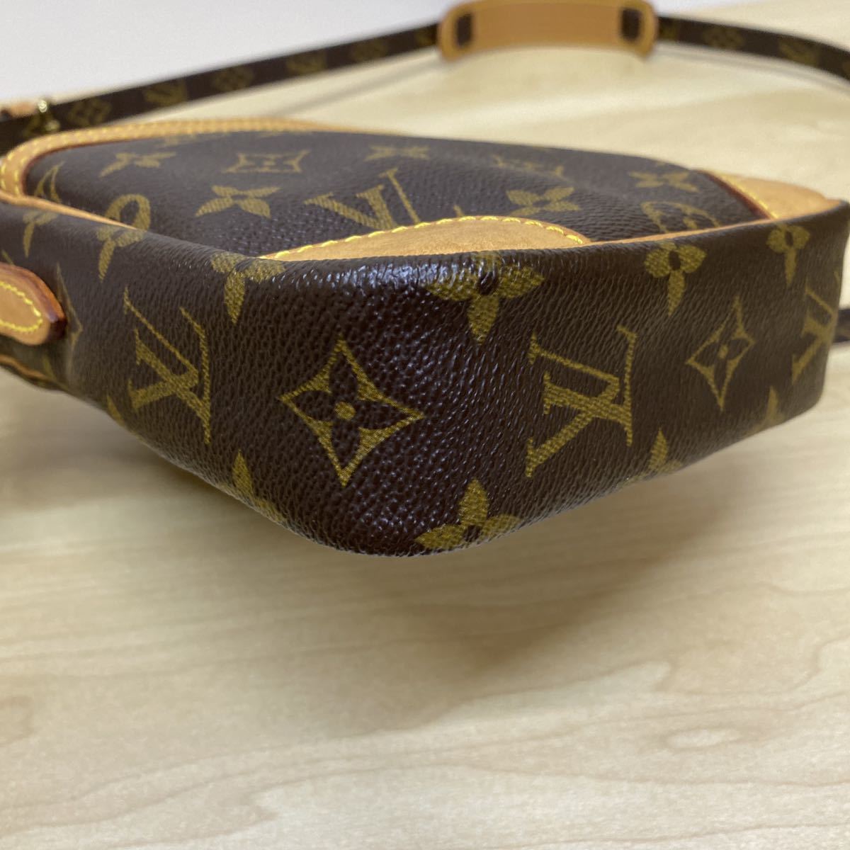 LOUIS VUITTON ルイヴィトン モノグラム ショルダーバッグ ダヌーブ ポシェット _画像5