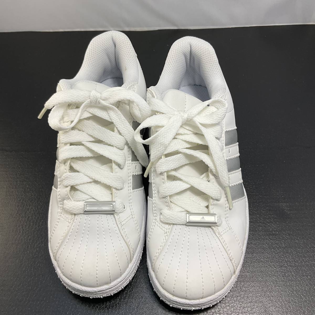 アディダス adidas ホワイトシルバーライン スニーカー インスパイア サイズ21.5㎝の画像4