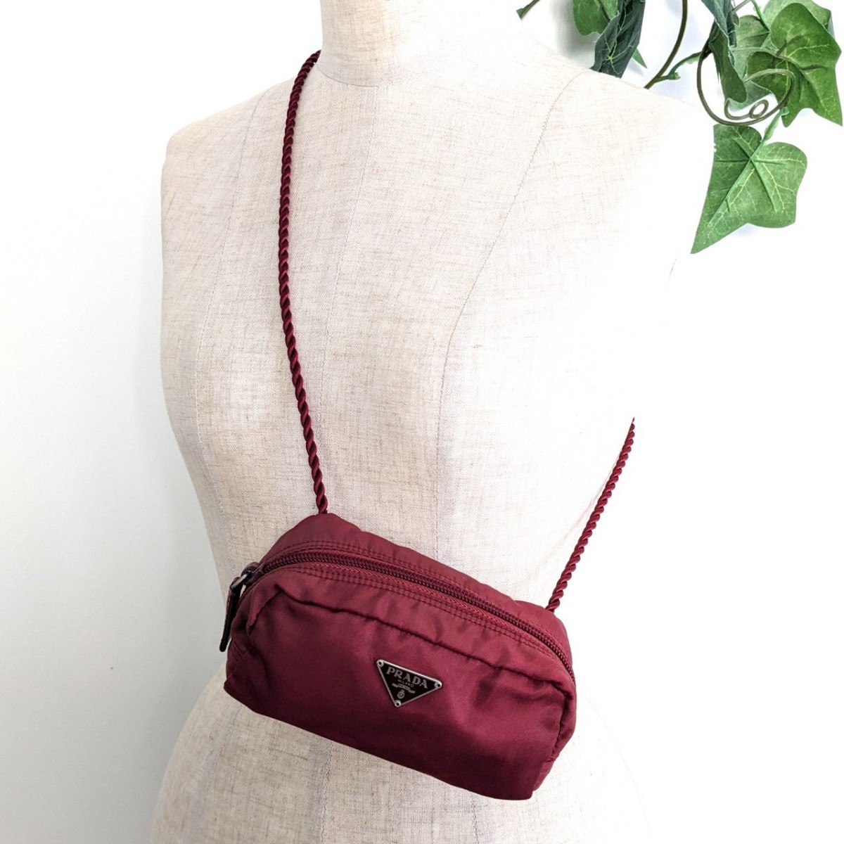 PRADA プラダ ミニショルダーバッグ サコッシュ ナイロン PRADA プラダ ミニショルダーバッグ サコッシュ ナイロン