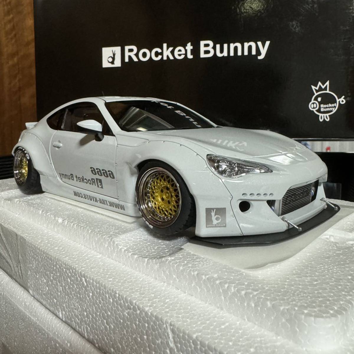 未展示品 オートアート1/18トヨタ 86 ロケットバニー メタリック