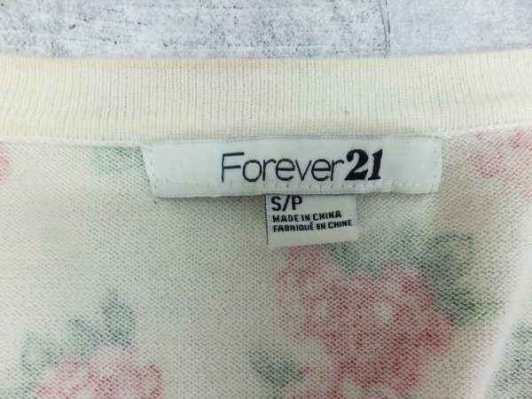 ＜送料無料＞FOREVER21 フォーエバー21 花柄プリント 総柄 Vネック カーディガン 羽織り フェミニン エレガント おしゃれ かわいい_画像2