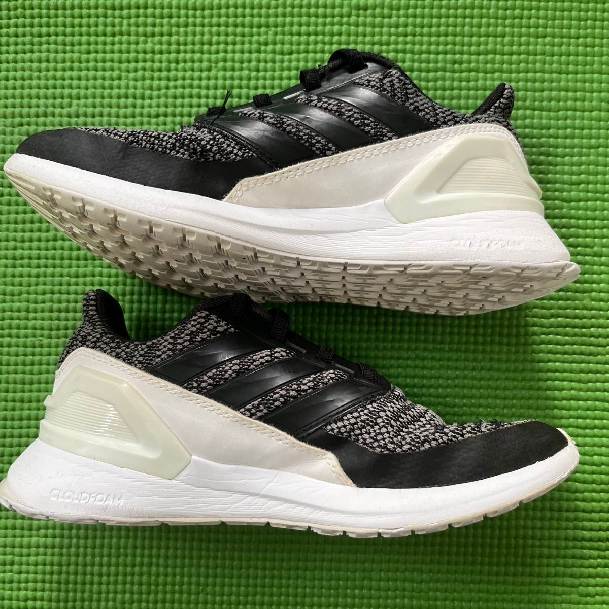 adidas キッズスニーカー　ゴム紐メッシュニットスニーカー