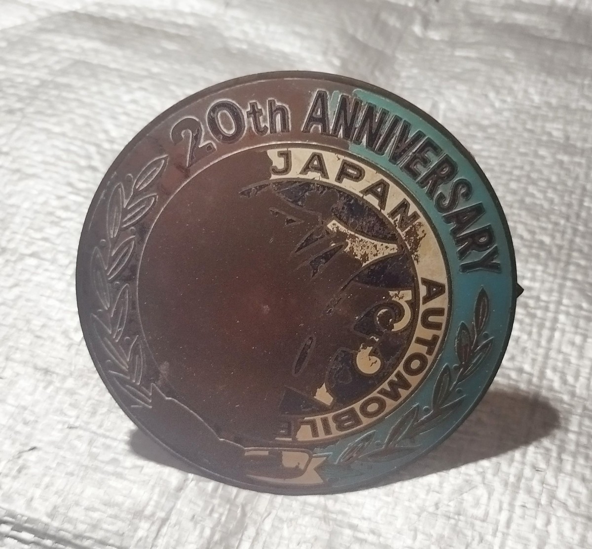 JAF　20th　カーバッジ　色剥げ　中古品　１個_画像1