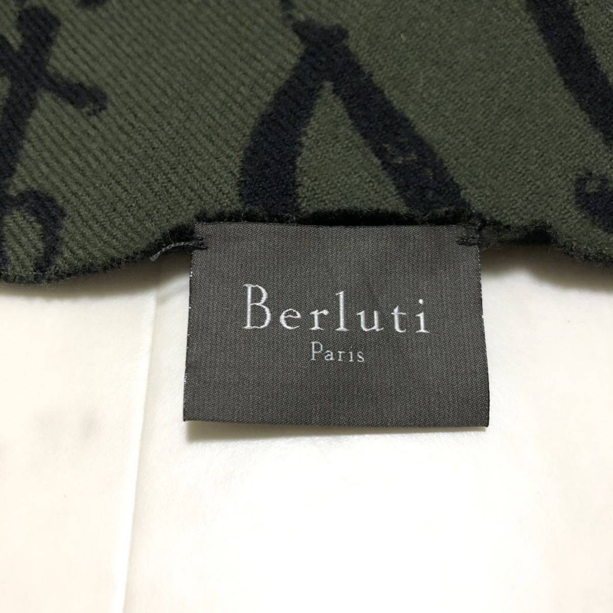 【送料360円】高級 Berluti ベルルッティ ウールマフラー ストール イタリア製 防寒 総柄 EE12_画像3