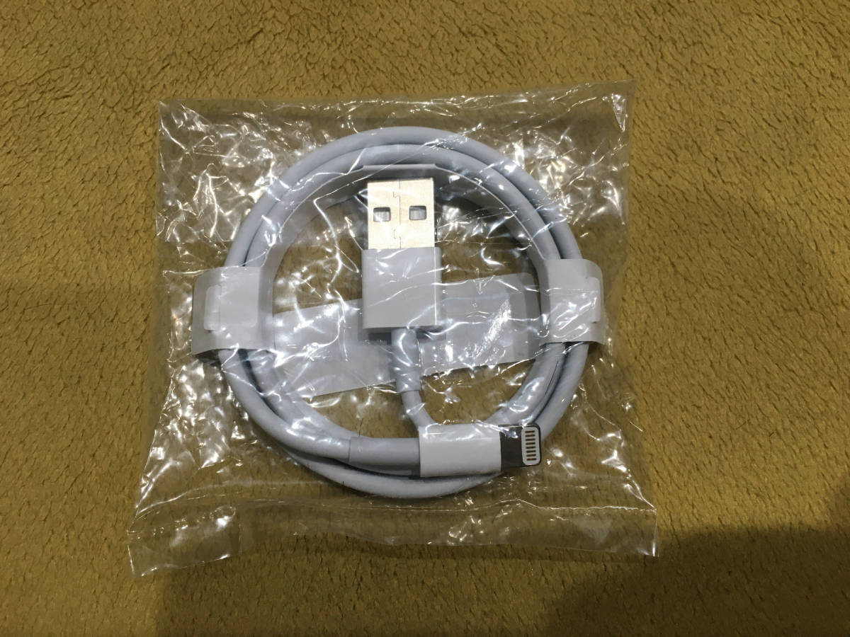 2) Apple 公式委託製造会社 Foxconn社 純正ライトニングケーブル Lightning cable 1m iPhone iPad USB充電ケーブル 2個 新品未使用_画像2