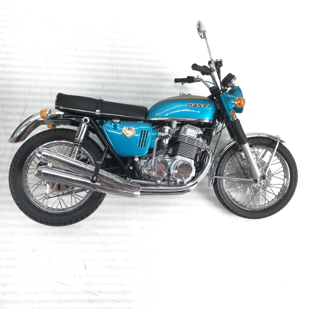 □ジャンク品□ MINICHAMPS ミニカー HONDA ホンダ CB750 1968 BLUE 1/12 開封済み_画像9