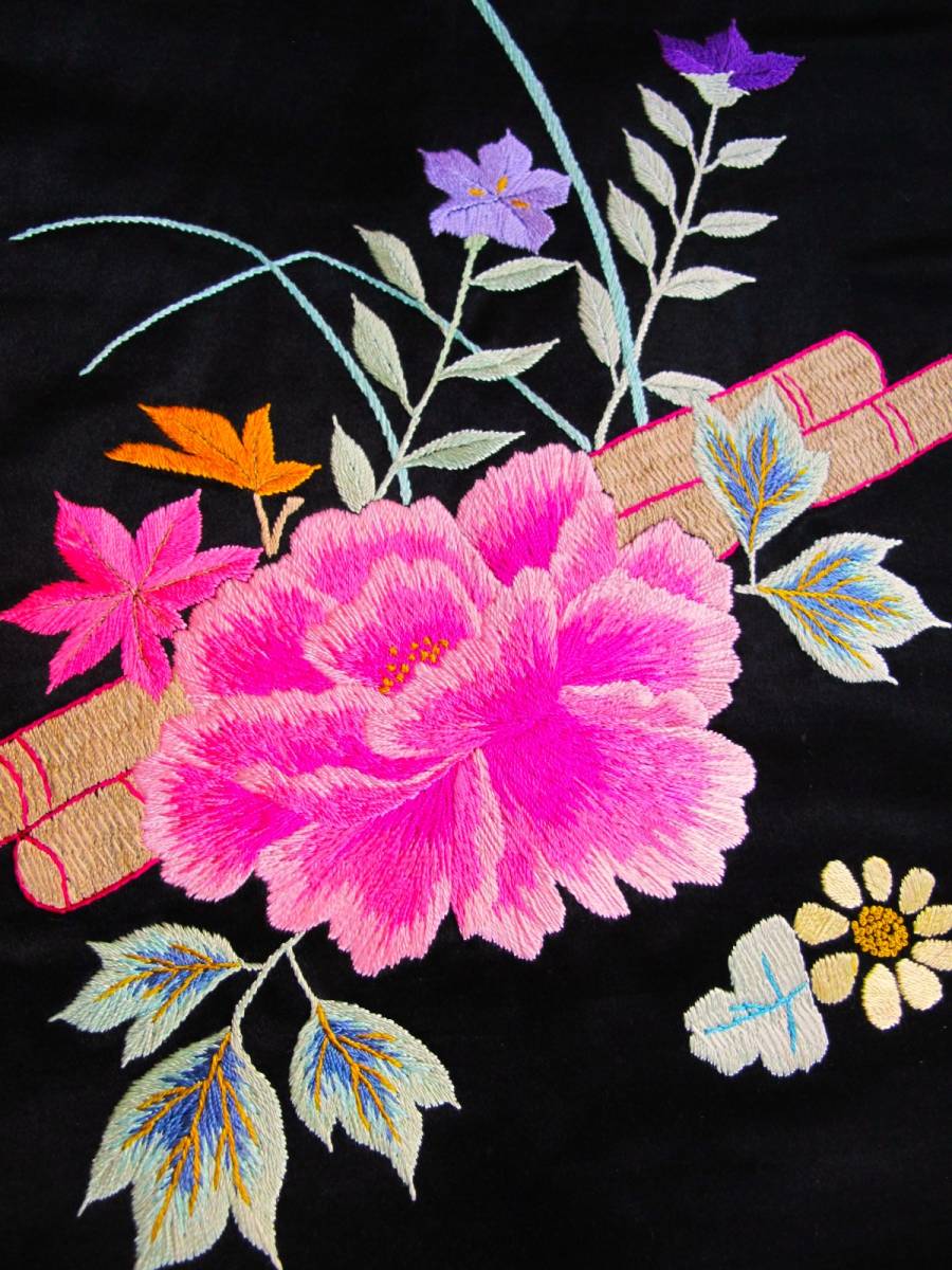 牡丹 桔梗 菊紅葉の花いかだ 総刺繍 アンティーク名古屋帯の画像3