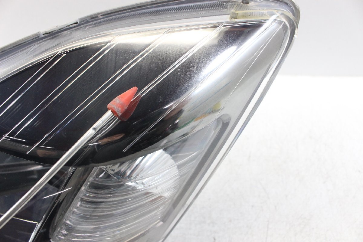 レンズ再生品　アイシス　ANM10W　前期　プラチナ　ヘッドライト　左　左側　スタンレ　44-61　刻印Y　キセノン　HID　レべ付　307535_画像2