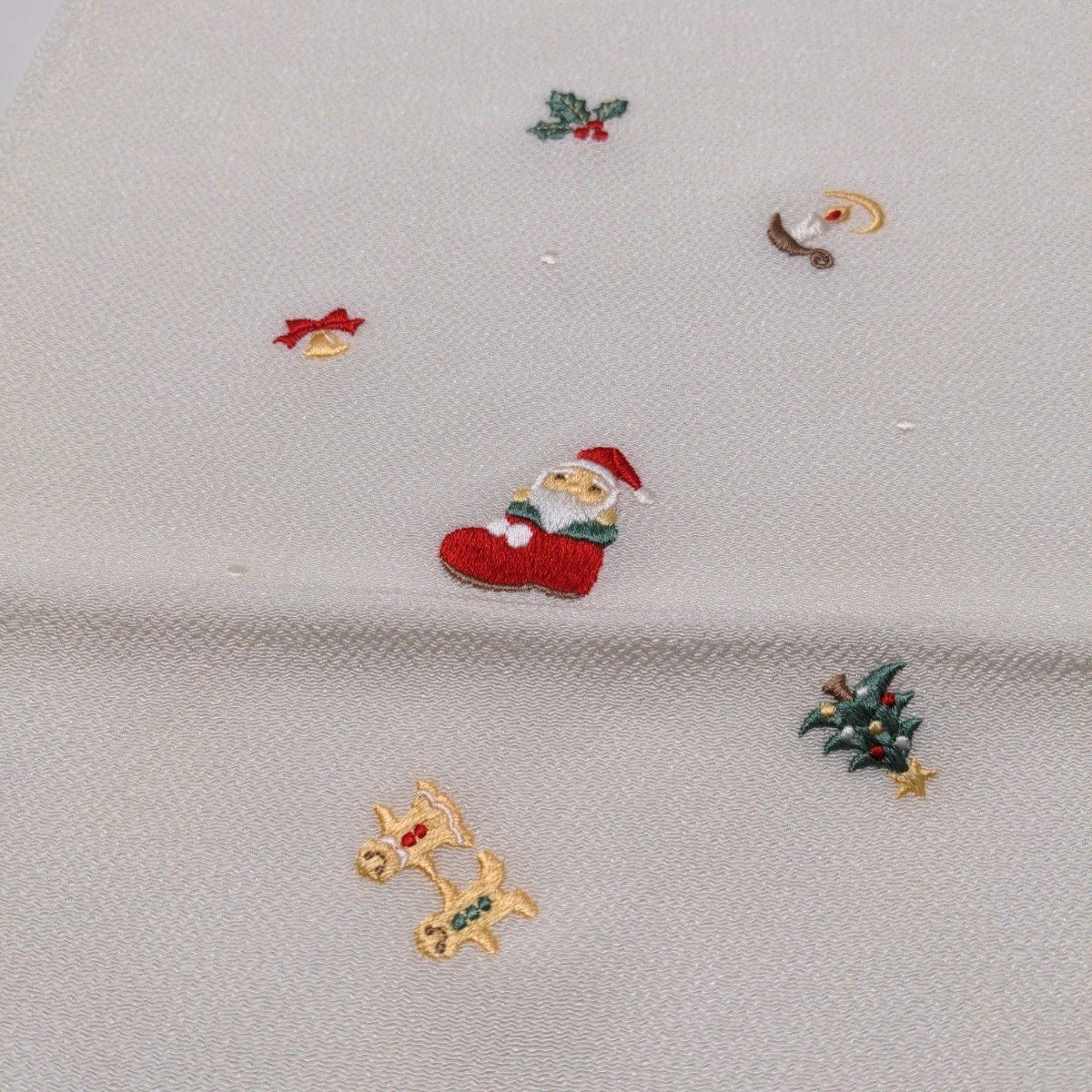 帯揚げ　帯上げ　帯あげ　刺繍　クリスマス　白　サンタ　着物　きもの　衿秀　和想庵　※色違いで黒地もあります