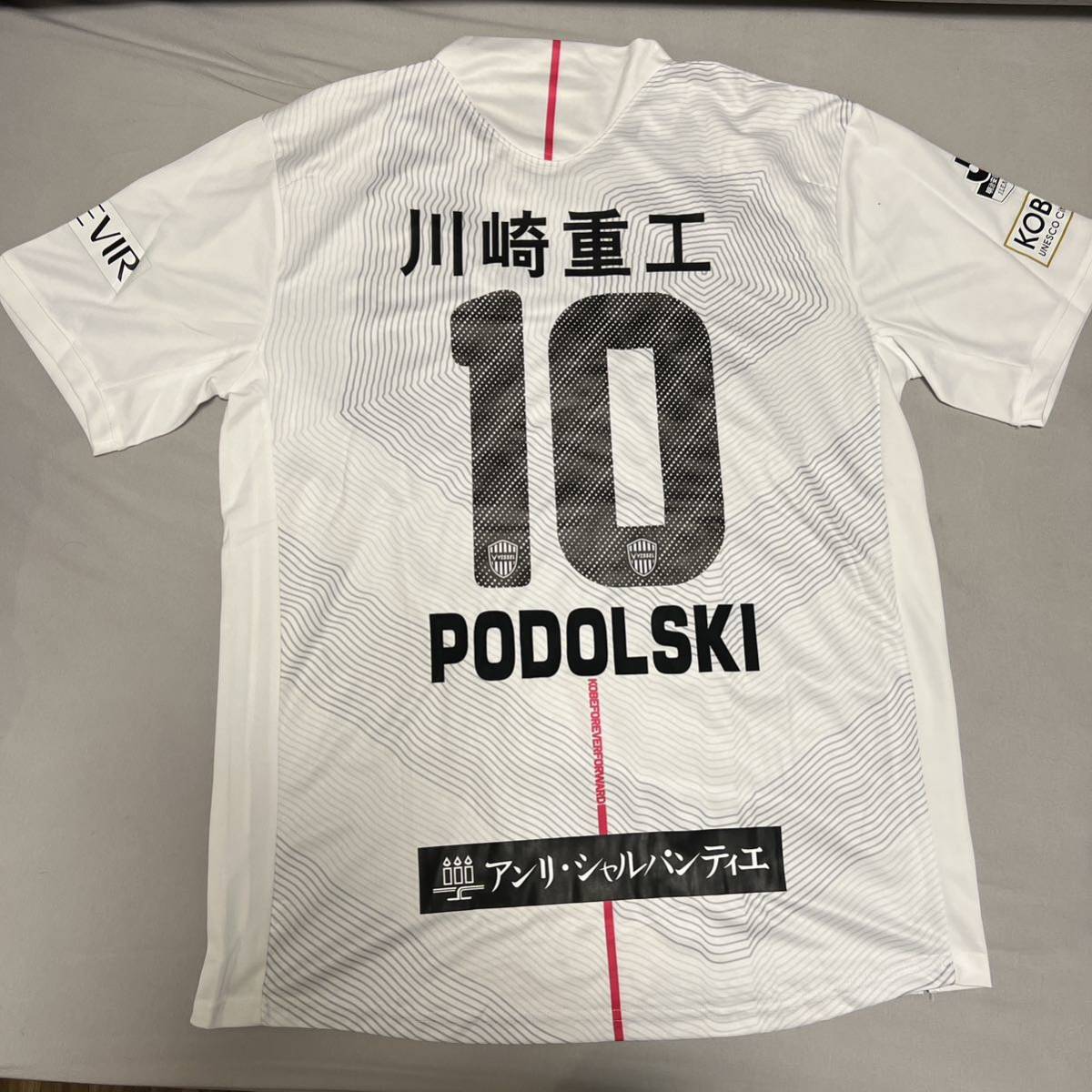 ヴィッセル神戸　サッカーユニフォーム　XLサイズ　ポドルスキ　新品　アシックス_画像2