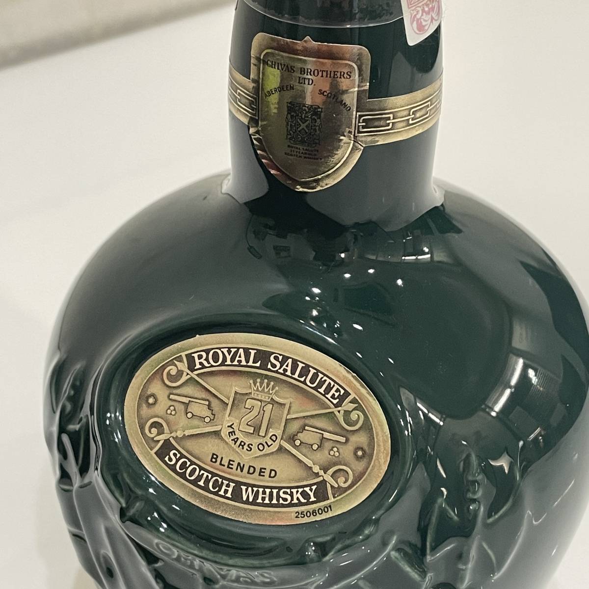 ■未開栓■ROYAL SALUTE ロイヤル サルート 21年 緑 グリーン 陶器ボトル 700ml 846g スコッチウイスキー 古酒_画像6