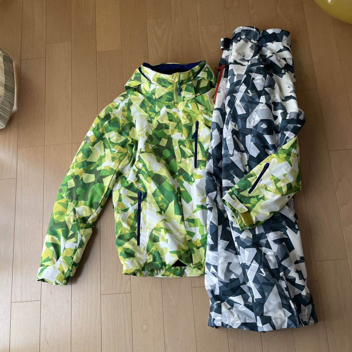 お値引き交渉歓迎 デサント DESCENTE スキーウェア デモモデル お値引き交渉歓迎 デサント DESCENTE スキーウェア デモモデル