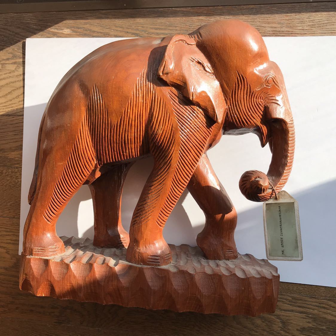 即決 送料込み 木彫りの象 たぶんタイの民芸品 概算サイズ・重量：高さ32cm 幅30cm x 14cm 重量3.2kg_画像2
