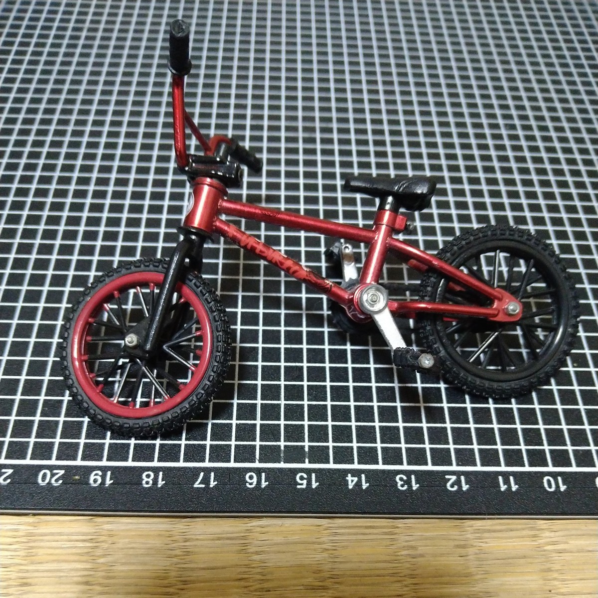 ミニチュア　BMX ラジコンの内装に　スケールモデル_画像1