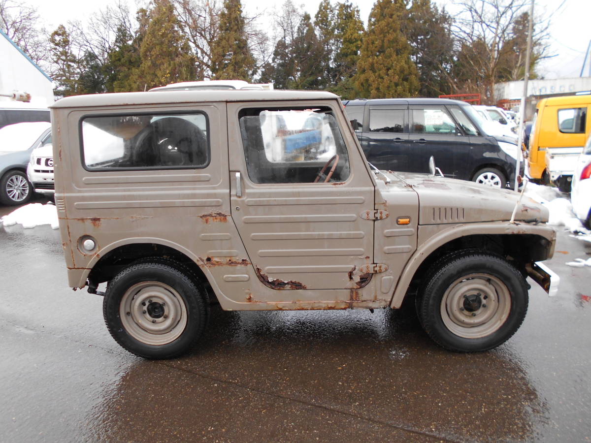 LJ20V-1 スズキジムニーバン初期型　15インチタイヤ ボデー色アルファドベージュ　_画像3