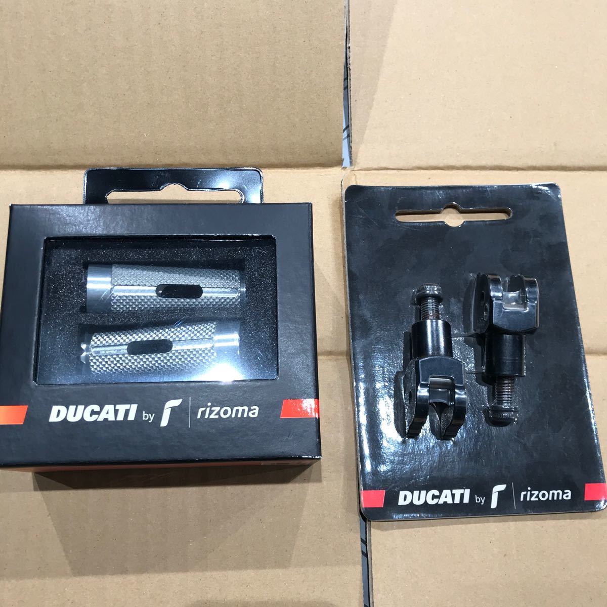 ドゥカティ (DUCATI) ビレットフットペグセット スクランブラー用　(96280501AB・96280511A)　新品未使用品　シルバー_画像1