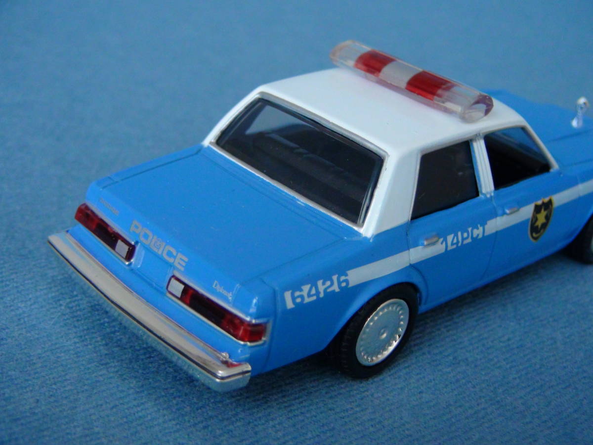 モーターマックス1/43限定品1983年型ダッジ・ディプロマ4ドアセダンNYPD/ニューヨーク市警風ポリスカー青/白ツートン_画像4