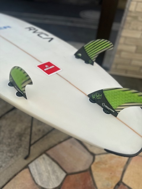 超美品!!サーフボード6.4ft デッキパッド リーシュコード フィン付 超美品!!サーフボード6.4ft デッキパッド リーシュコード フィン付