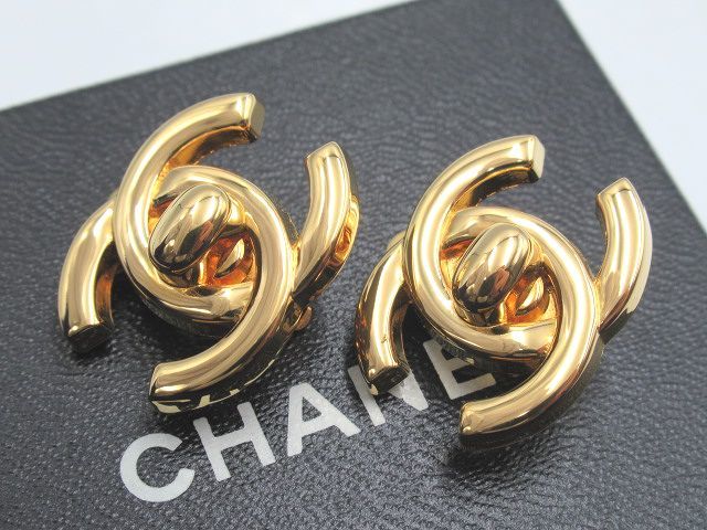 ◆良品 CHANEL シャネル ココマーク イヤリング ターンロック 97P クリップ式 ヴィンテージ アクセサリー ゴールドカラー 金色 箱有◆