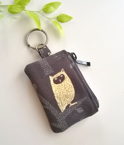 ハンドメイド〈小銭が入るキーホルダー〉ミニミニポーチ 　Forest owl/森のフクロウ　 (7×5）※ピルケ-ス/コインケ-ス_画像2