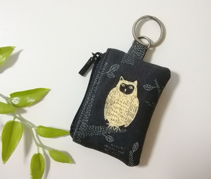 ハンドメイド〈小銭が入るキーホルダー〉ミニミニポーチ 　Forest owl/森のフクロウ　 (7×5）※ピルケ-ス/コインケ-ス_画像2