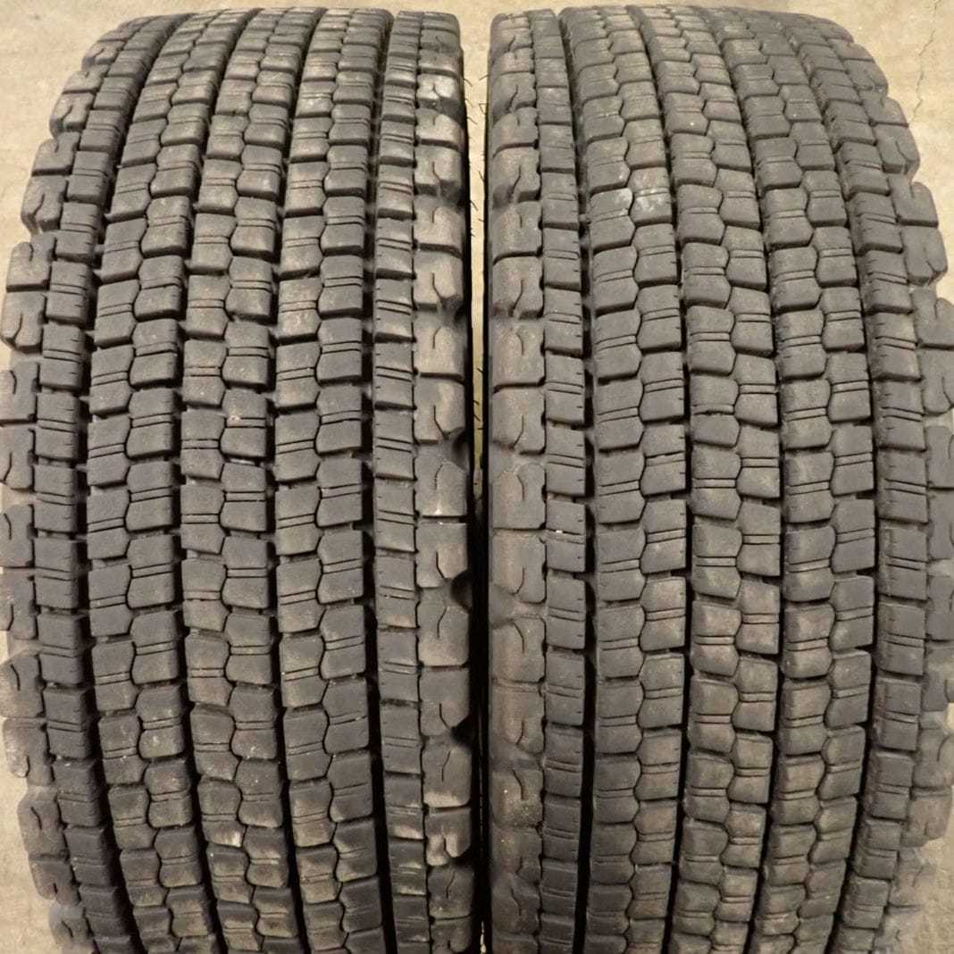 冬 4本SET 会社宛 送料無料 245/70R19.5 136/134 TB ブリヂストン W900 地山 深溝 低床 大型トラック 発泡ゴム 人気モデル BS NO,E7196_画像2