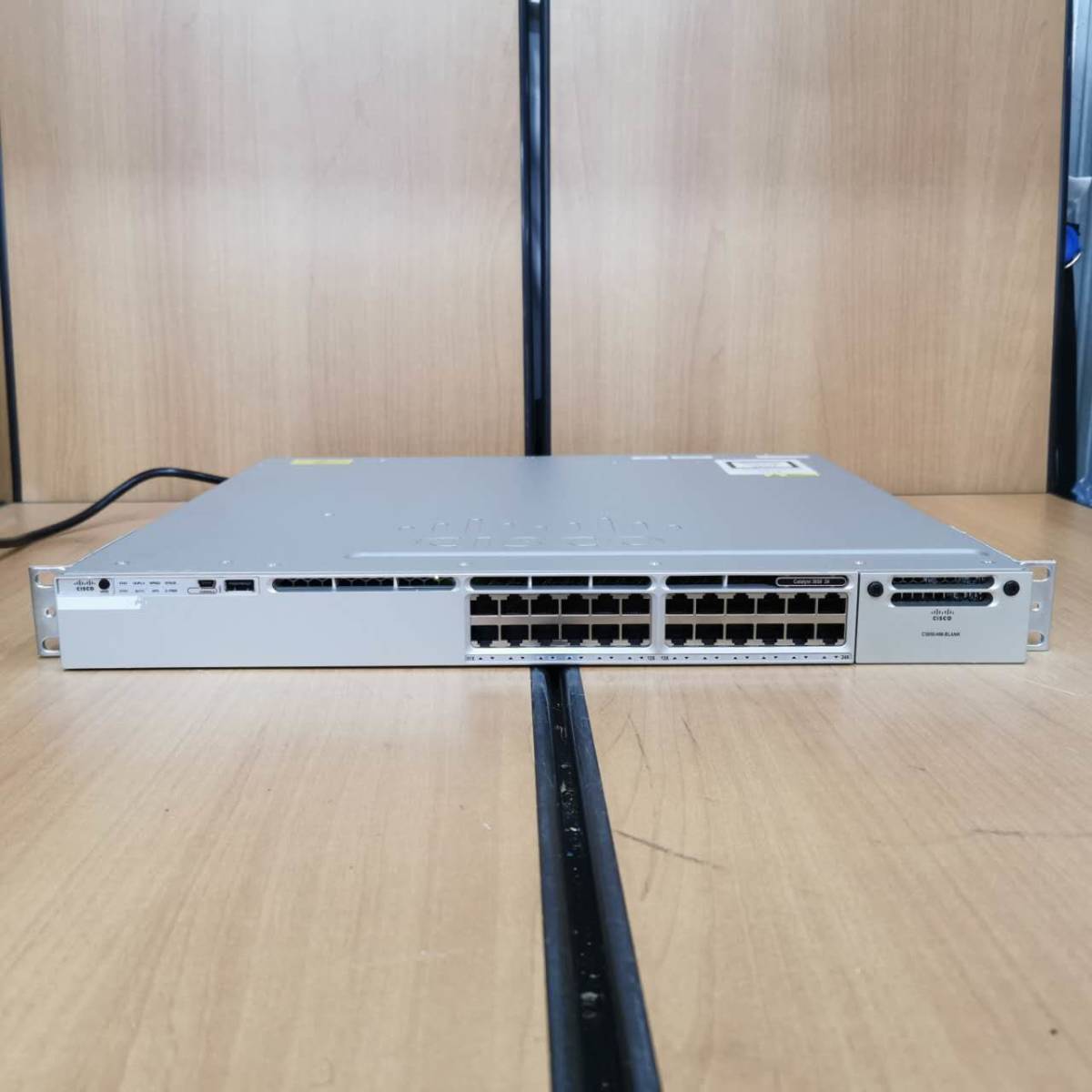 Cisco WS-C3850-24T 24-Port Switch_画像4