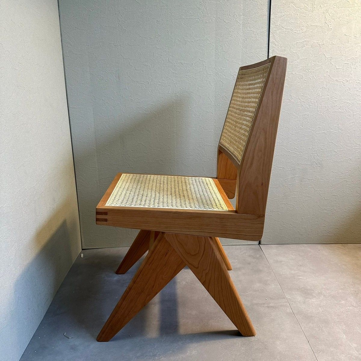 リプロダクト　ピエールジャンヌレ　ダイニングチェア　アームチェア　デザイナーズチェア　Pierre Jeanneret　