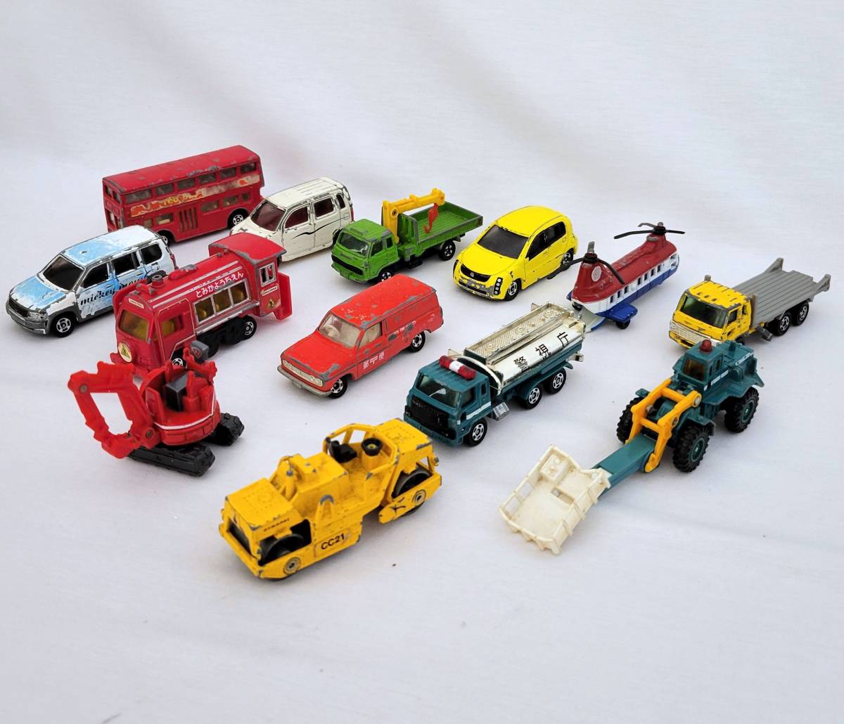 【1959】トミカ など おもちゃ 大量セット！ 車 パトカー トラック 救急車 JAL コカ・コーラ タクシー コレクション_画像5