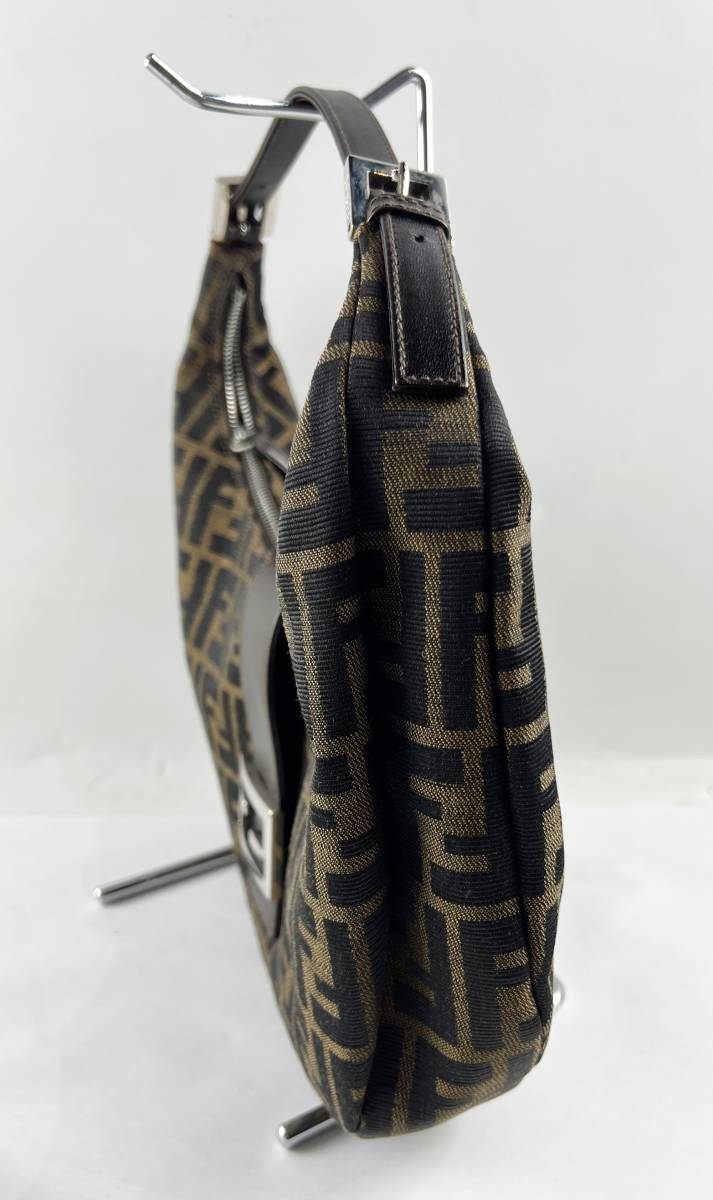 美品 FENDI フェンディ マンマバケット ワンショルダーバッグ 美品 FENDI フェンディ マンマバケット ワンショルダーバッグ