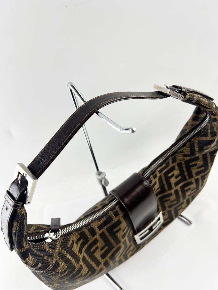 美品 FENDI フェンディ マンマバケット ワンショルダーバッグ 美品 FENDI フェンディ マンマバケット ワンショルダーバッグ