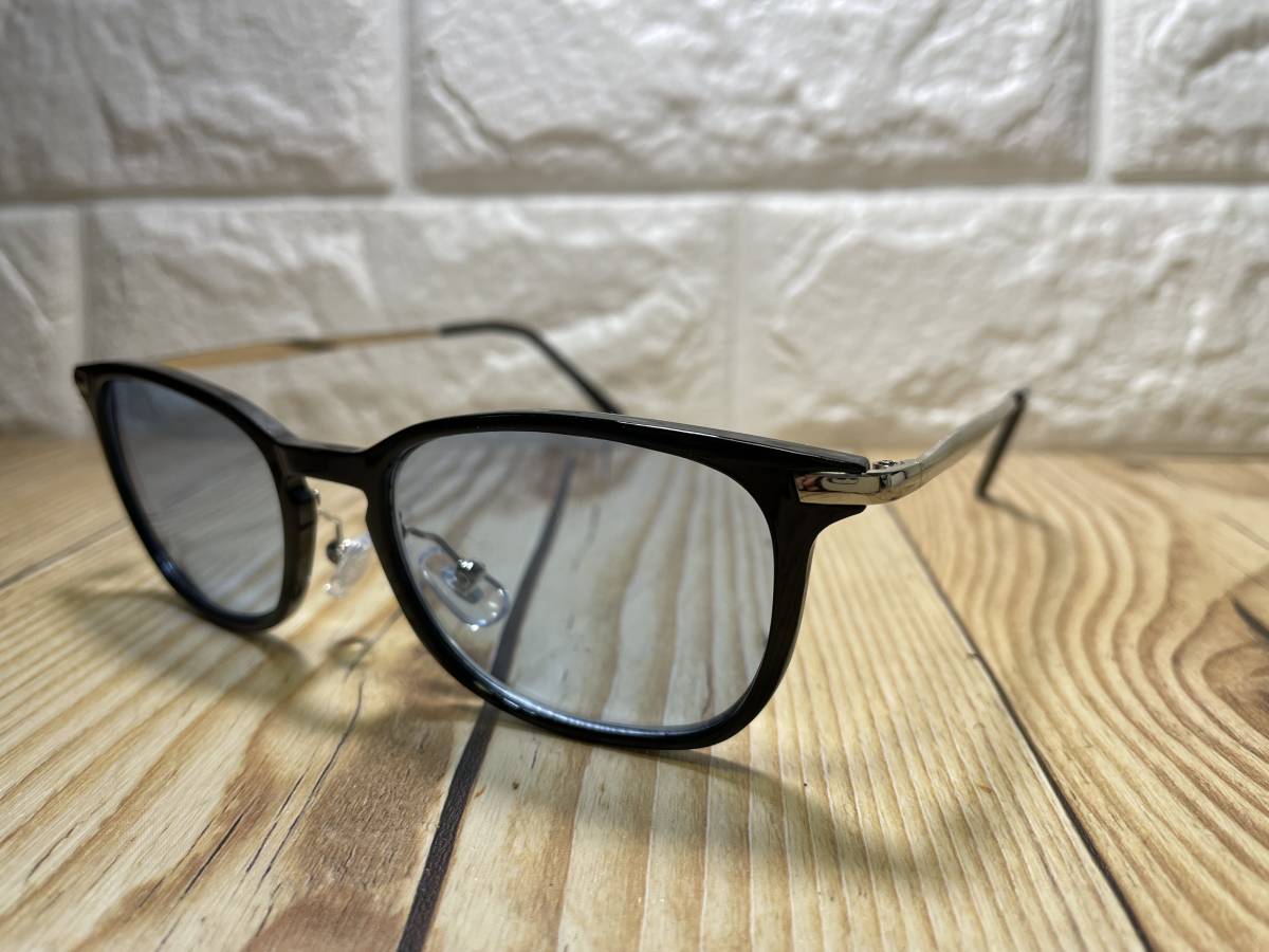 シャープなデザイン ブラックフレームライトブルーレンズケース付き_形の美しさが際立つサングラス！