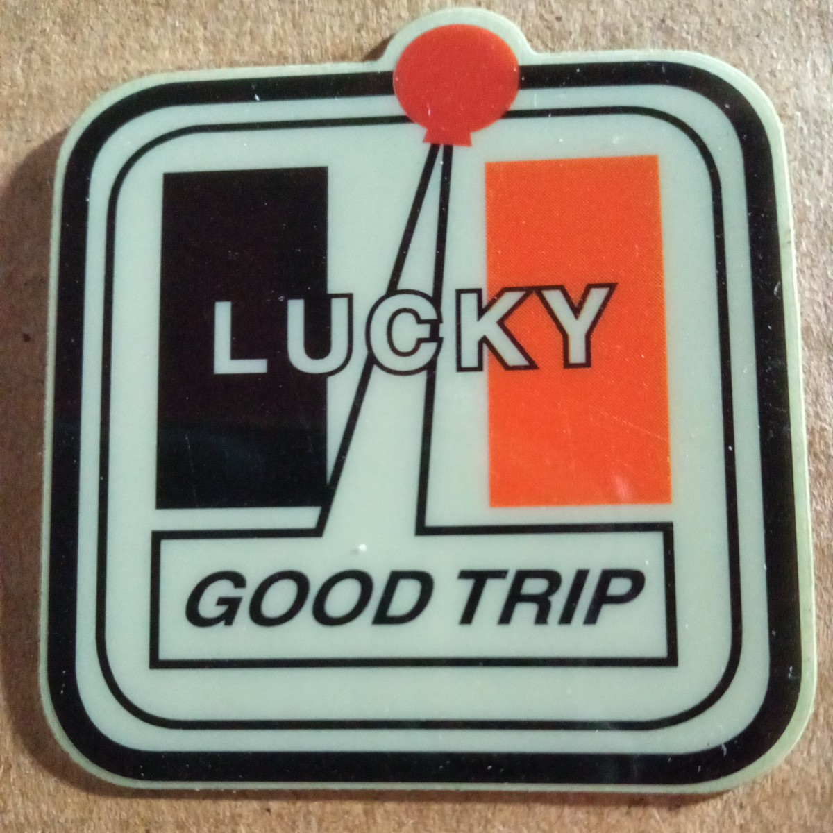 即決 ＬＵＣＫＹ ＧＯＯＤＴＲＩＰ ステッカーシールデカールアメリカン雑貨ガレージガラスドアシャッターヘルメットレーシング_画像1