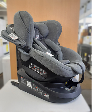 【新生児～4才頃 エールベベ クルット4 Oui グレー BF892】 ISOFIX専用 体重～18kg 身長～100cm チャイルドシ－ト ベビーシート カーメイト_画像1