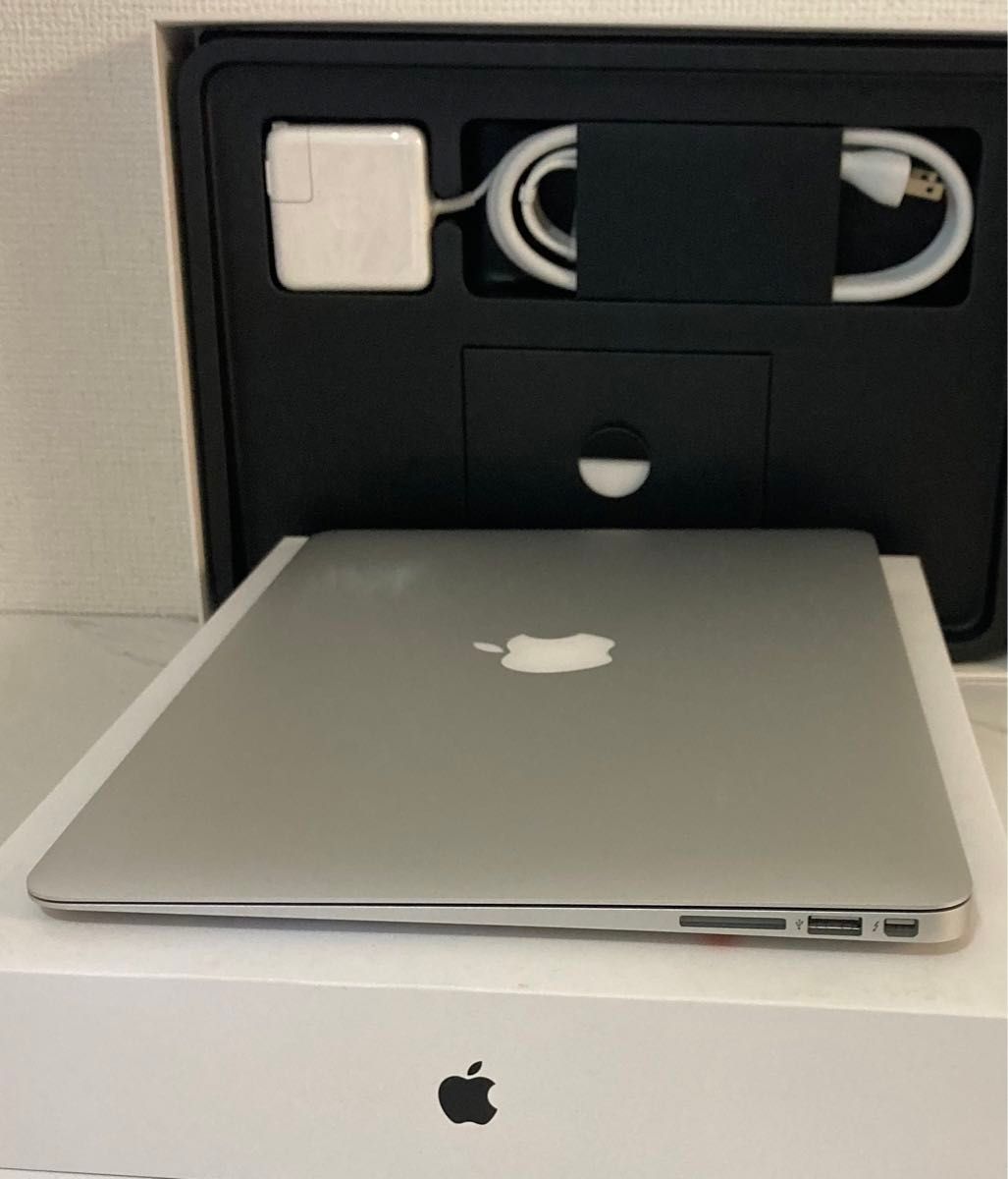 MacBook air 13inch i5 8GB 256GB early 2015