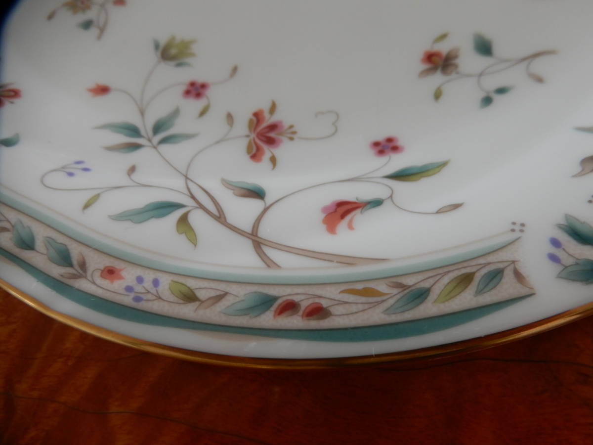 【Noritake/ ノリタケ】 花柄ケーキ皿 6枚セット　大皿1枚 小皿5枚 　　ホームパーティー 　_画像4