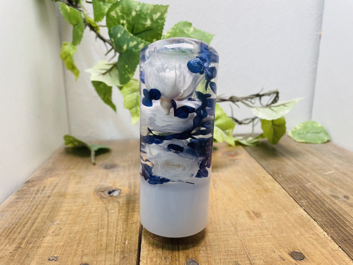 水中花シフトノブ　円柱M型　白薔薇と青紫陽花_画像1