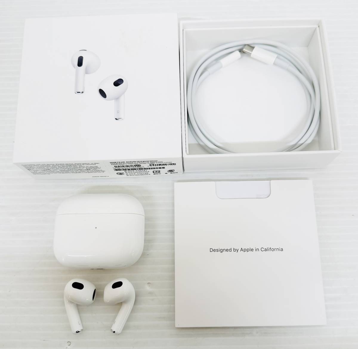 CZT2490 Apple アップル AirPods 第3世代 Magsafe充電ケース付き ワイヤレスイヤホン