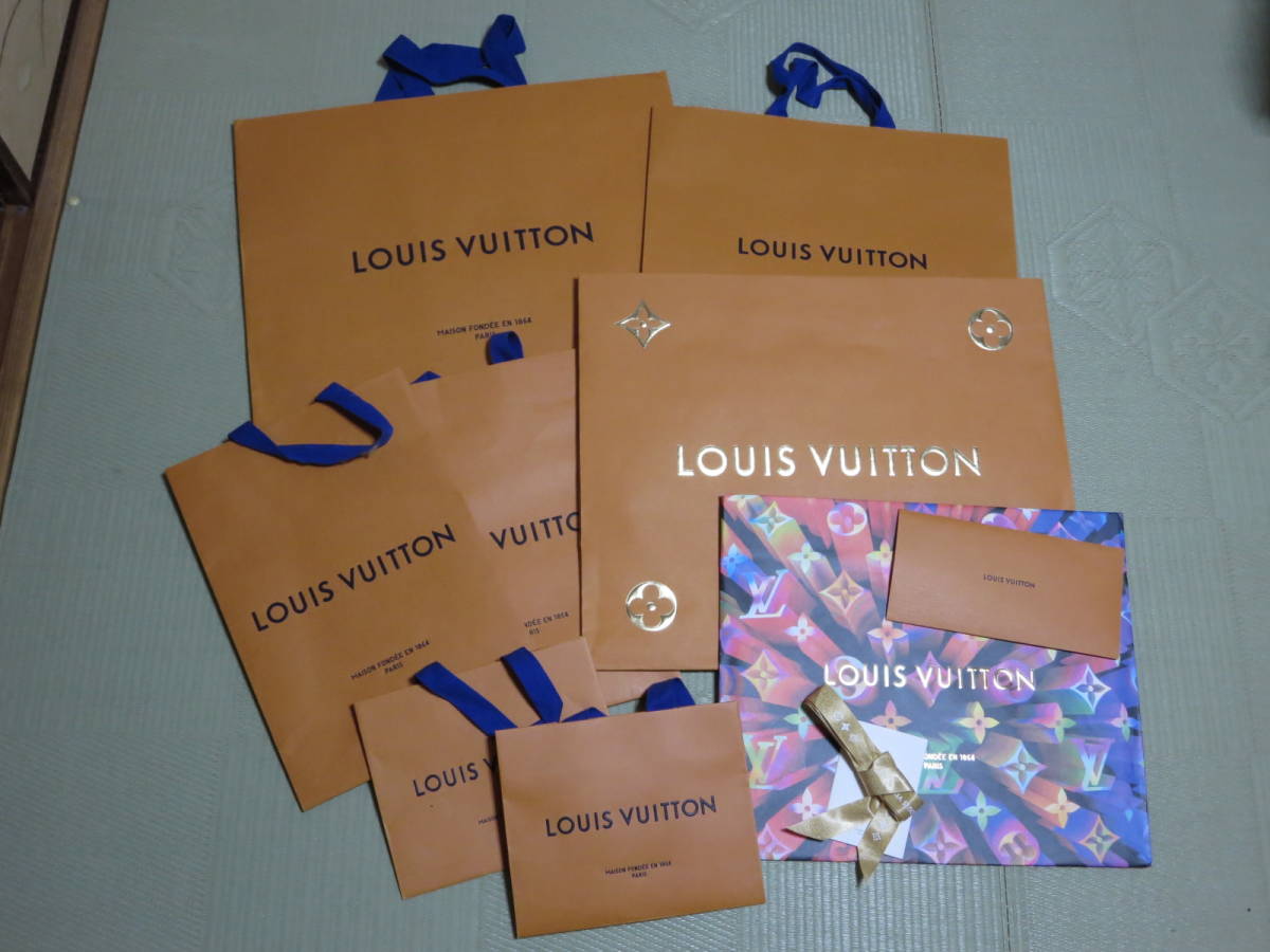  ルイ・ヴィトン 紙袋　薄茶色8枚セット＋濃茶色11枚セット　LOUIS VUITTON　合計19枚_薄茶色です。