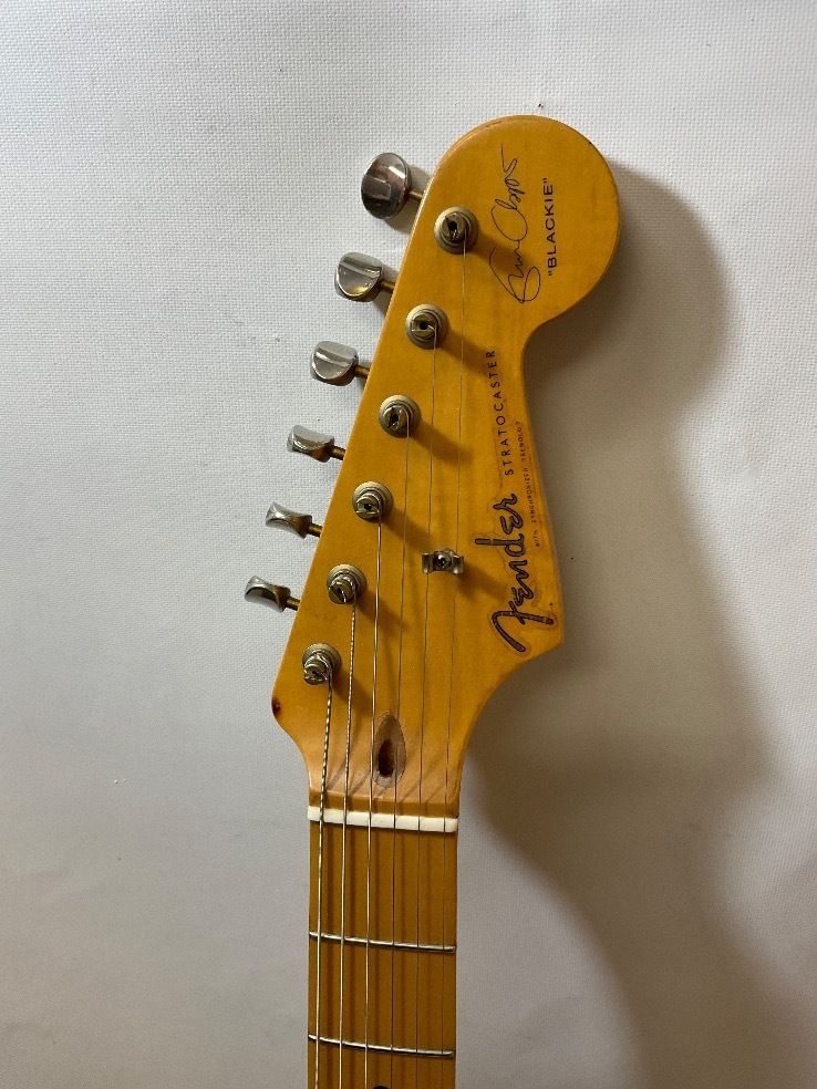 u51259 中古　フェンダーUSA BLACKIE Stratocaster Lace Sensor 浅い点減り有_画像2