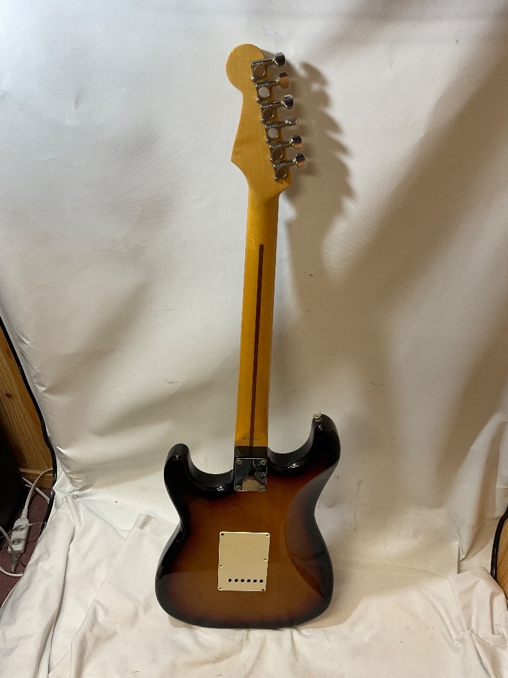 u52362　中古　フェンダージャパン　ST45 Stratocaster 点減り有 打ち傷あり_画像4