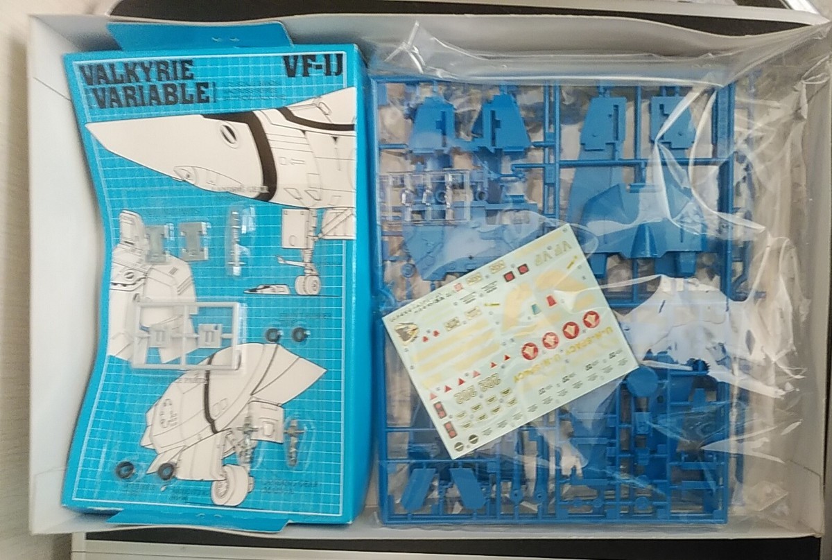 バンダイ　プラモデル　1/72VF-1J 可変バルキリー マックスタイプ　未組み立て品　箱傷み有_画像3