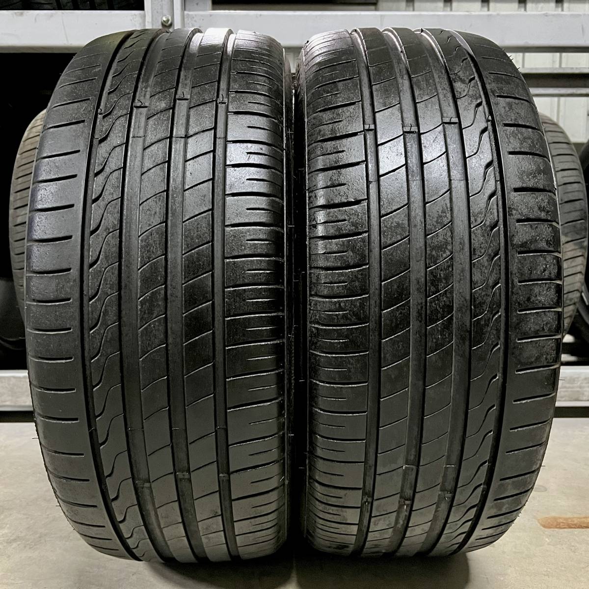 売切2本【245/40R20 245/40R20】2020年製造バリ溝ラジアルタイヤ★MINERVA／RADIAL F205_画像1