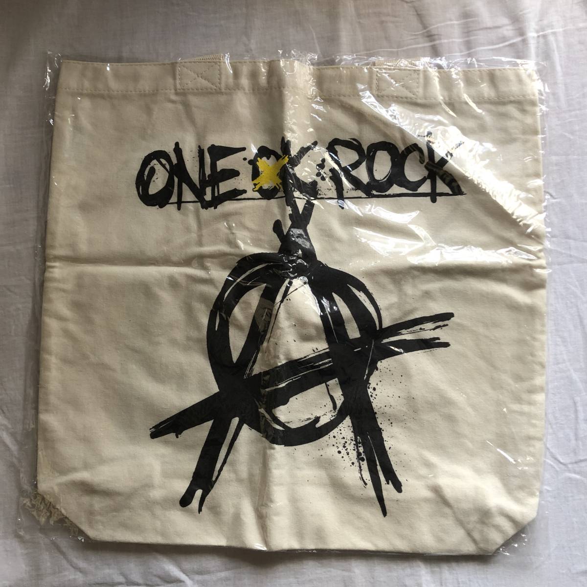ONE OK ROCK 2017 AMBITIONS TOUR большая сумка WHITE белый нераспечатанный 