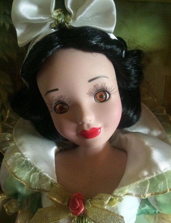白雪姫 陶器人形　ディズニースノーホワイト