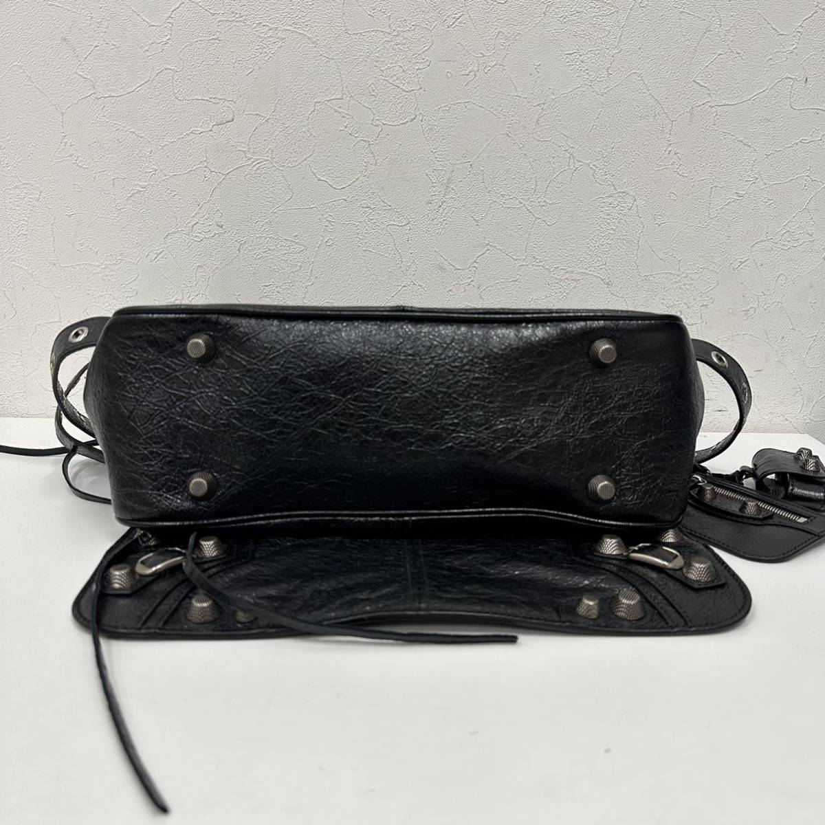 ⑫BALENCIAGA バレンシアガ Le Cagole Men XS Flap Bag ルカゴールxs フラップショルダーバッグ black ブラック アリーナラムスキン_画像5