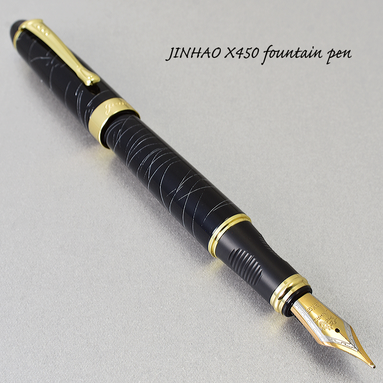 ◆●万年筆【JINHAO/金豪】X450 葉巻型 黒軸 ライン模様 白線 太軸 両用式 大型 18KGP ペン先 Ｆ 細字 ランダム 縞模様 1円～ 新品/JH74F_今回の出品はＦ細字です