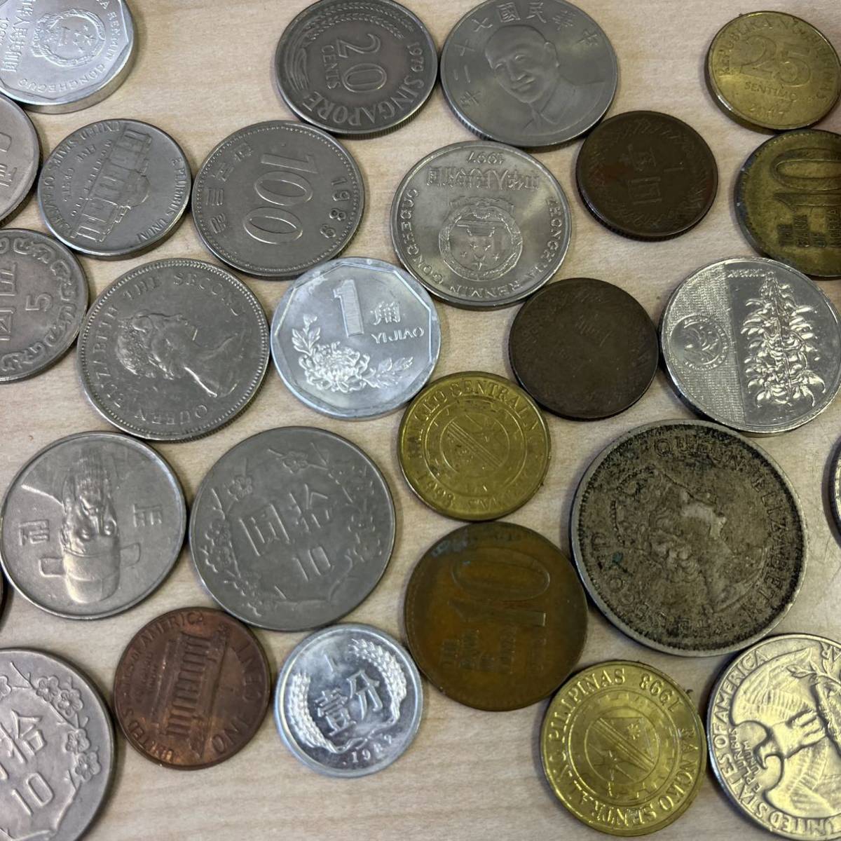 【T1207】海外 外国 硬貨 通貨 貨幣 コイン 古銭 紙幣 アメリカ 韓国 香港 コレクション 総重量約173.5g_画像3