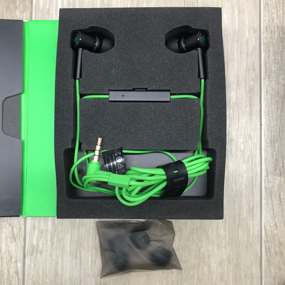 164 D 1円〜 RAZER HAMMERHEAD / TRUE WIRELESS / DUO / Bluetooth ワイヤレス イヤホン / 有線 / 2台 セット 中古 現状品_画像3